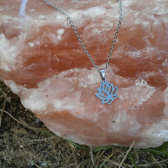 🆕Stainless steel lotus necklace!! - Picture 2 of 4